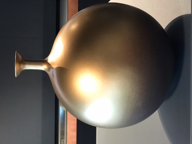Vase en céramique lisse gris, doré et cuivré H 26 cm
