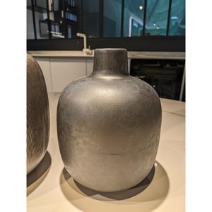 [Q104/5] Vase en céramique lisse gris anthracite