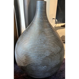 [Q66/5] Vase en céramique strié H65